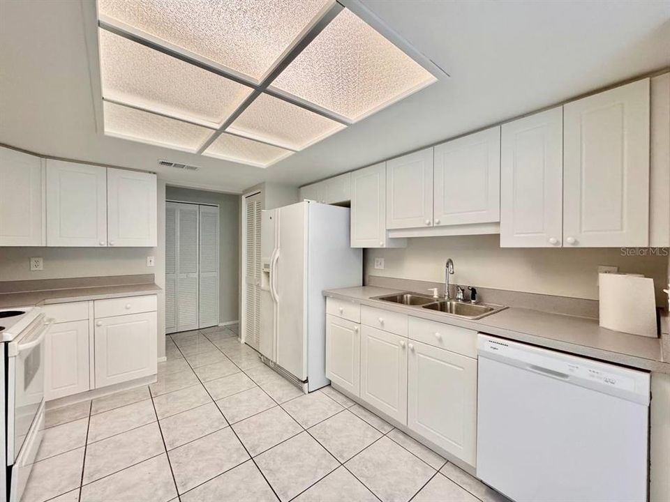 В аренду: $2,000 (3 спален, 2 ванн, 1220 Квадратных фут)