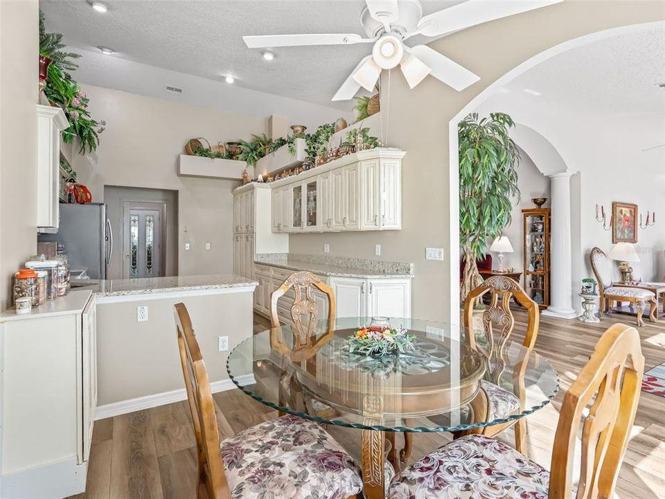 На продажу: $437,900 (3 спален, 2 ванн, 2236 Квадратных фут)