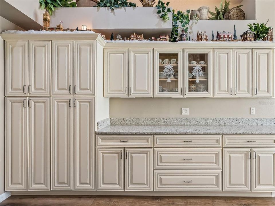 На продажу: $437,900 (3 спален, 2 ванн, 2236 Квадратных фут)