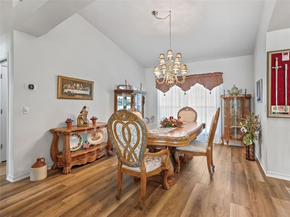 На продажу: $437,900 (3 спален, 2 ванн, 2236 Квадратных фут)