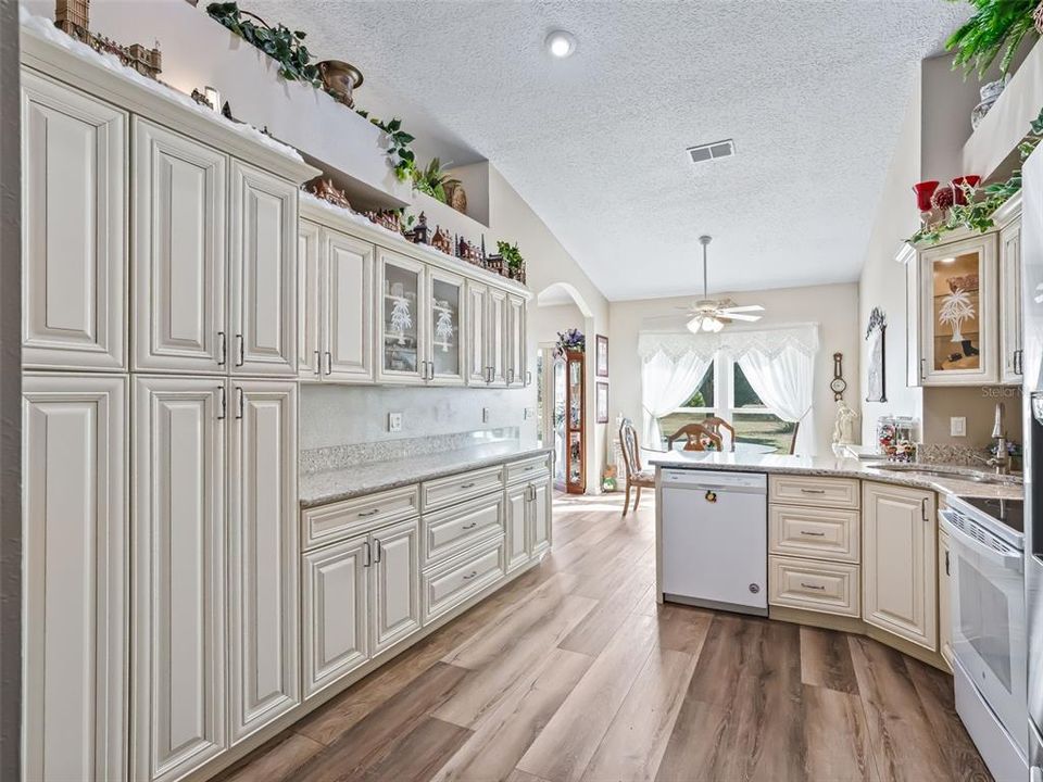 На продажу: $437,900 (3 спален, 2 ванн, 2236 Квадратных фут)