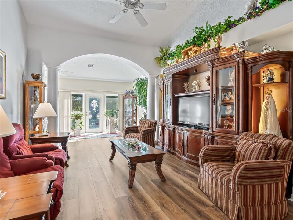 На продажу: $437,900 (3 спален, 2 ванн, 2236 Квадратных фут)