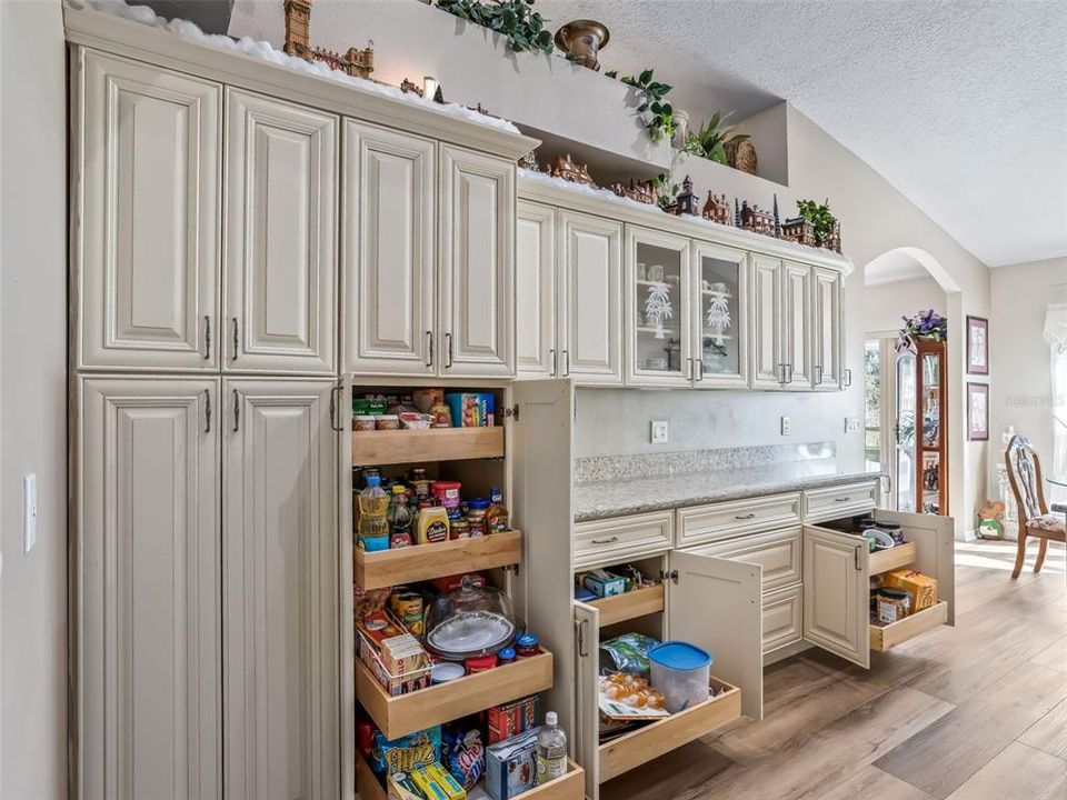 На продажу: $437,900 (3 спален, 2 ванн, 2236 Квадратных фут)