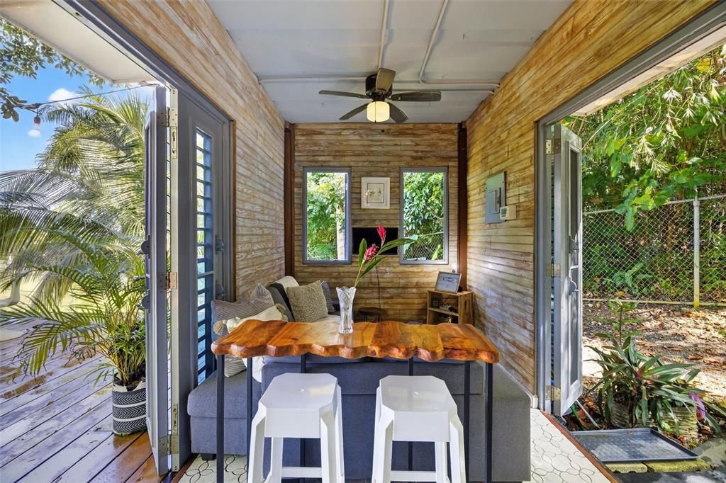 For Rent: $1,500 (1 beds, 1 baths, 700 Square Feet)