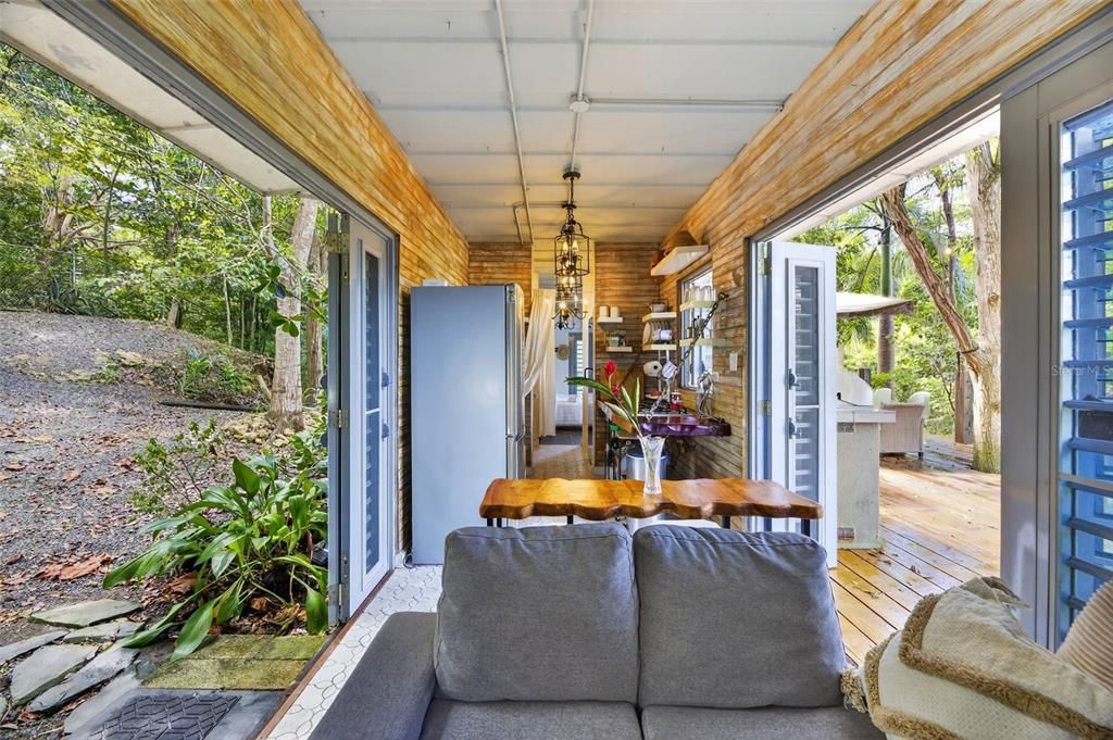 For Rent: $1,500 (1 beds, 1 baths, 700 Square Feet)