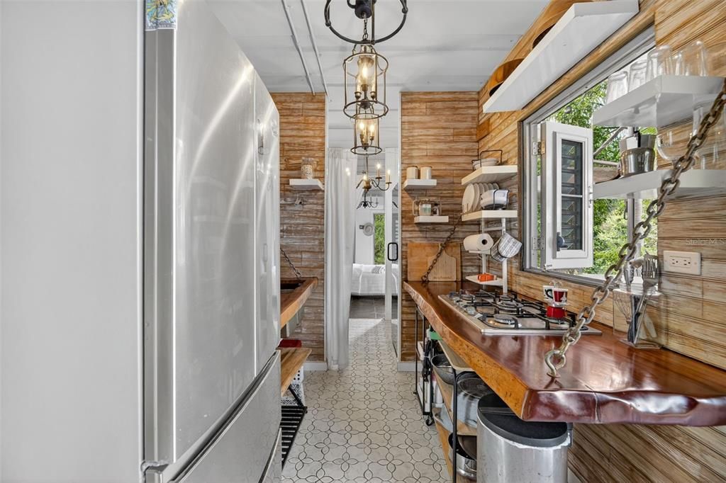 For Rent: $1,500 (1 beds, 1 baths, 700 Square Feet)