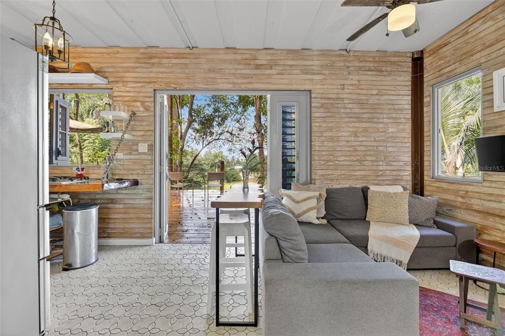 For Rent: $1,500 (1 beds, 1 baths, 700 Square Feet)