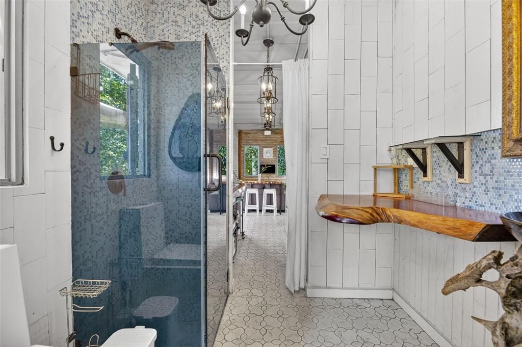 For Rent: $1,500 (1 beds, 1 baths, 700 Square Feet)