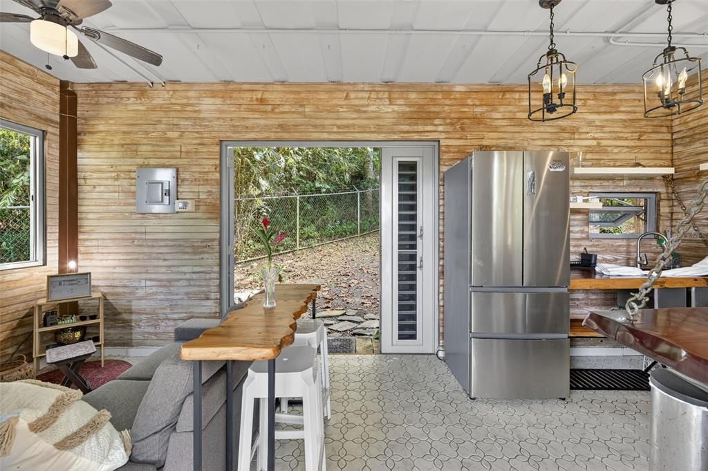 For Rent: $1,500 (1 beds, 1 baths, 700 Square Feet)