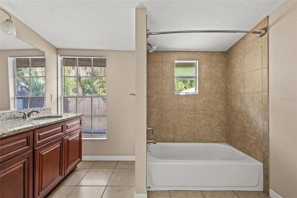 В аренду: $3,400 (3 спален, 2 ванн, 1566 Квадратных фут)