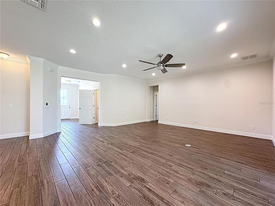 For Sale: $700,000 (4 beds, 3 baths, 2927 Square Feet)