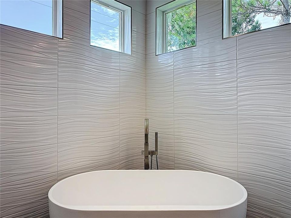 For Sale: $700,000 (4 beds, 3 baths, 2927 Square Feet)