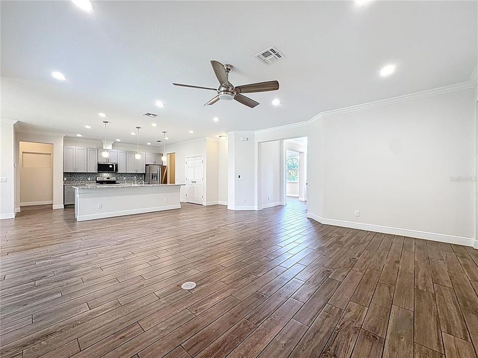 For Sale: $700,000 (4 beds, 3 baths, 2927 Square Feet)