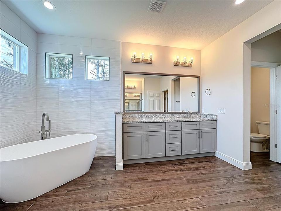 For Sale: $700,000 (4 beds, 3 baths, 2927 Square Feet)