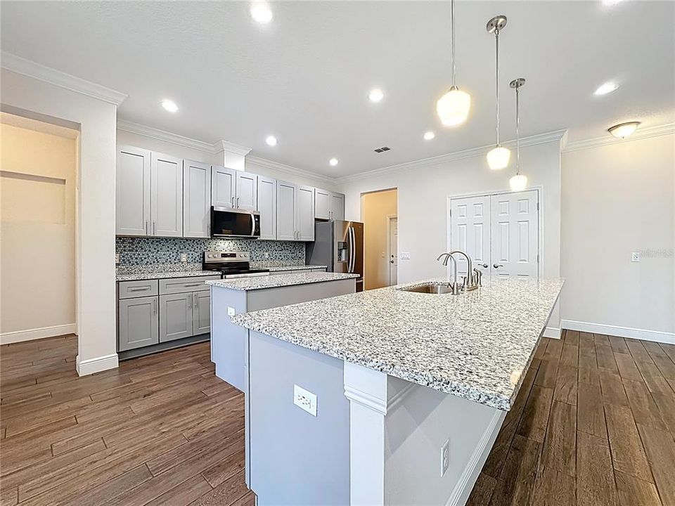 For Sale: $700,000 (4 beds, 3 baths, 2927 Square Feet)