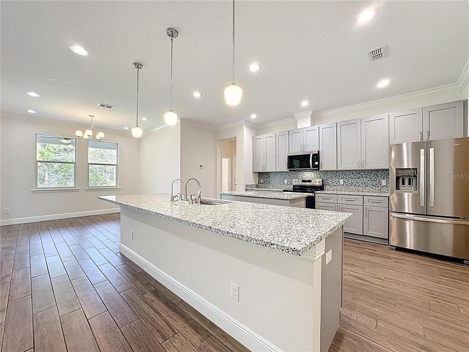 For Sale: $700,000 (4 beds, 3 baths, 2927 Square Feet)