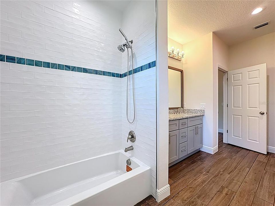 For Sale: $700,000 (4 beds, 3 baths, 2927 Square Feet)