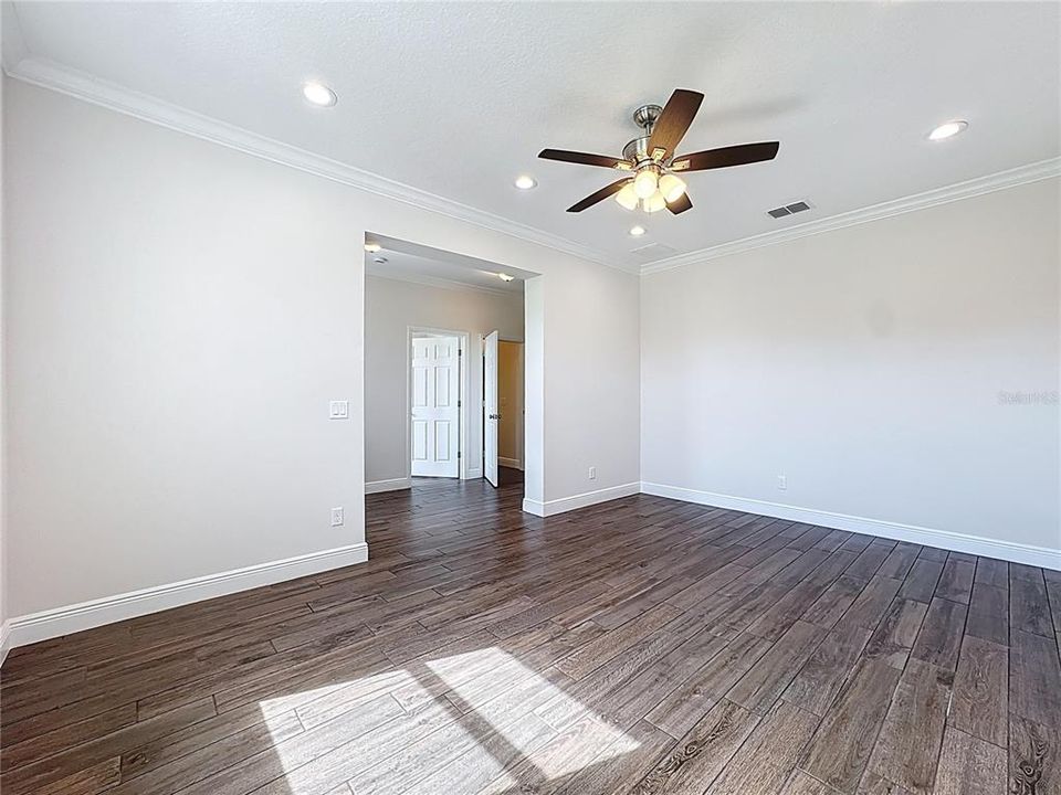 For Sale: $700,000 (4 beds, 3 baths, 2927 Square Feet)