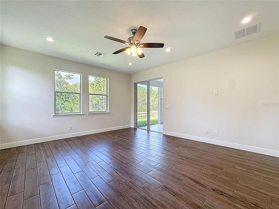 For Sale: $700,000 (4 beds, 3 baths, 2927 Square Feet)