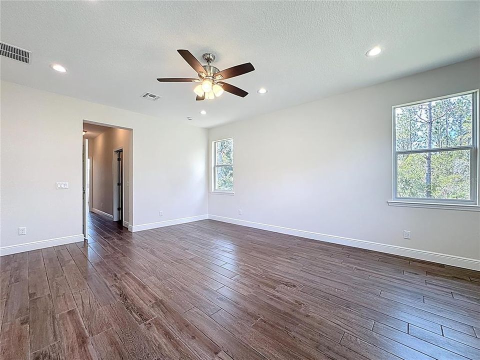 For Sale: $700,000 (4 beds, 3 baths, 2927 Square Feet)