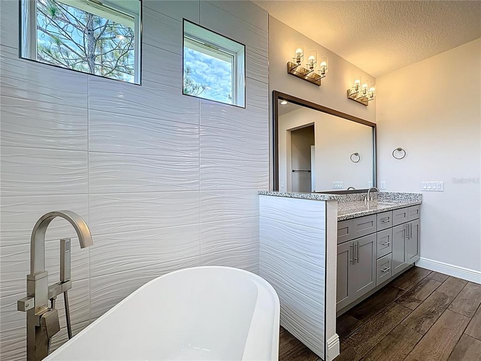 For Sale: $700,000 (4 beds, 3 baths, 2927 Square Feet)