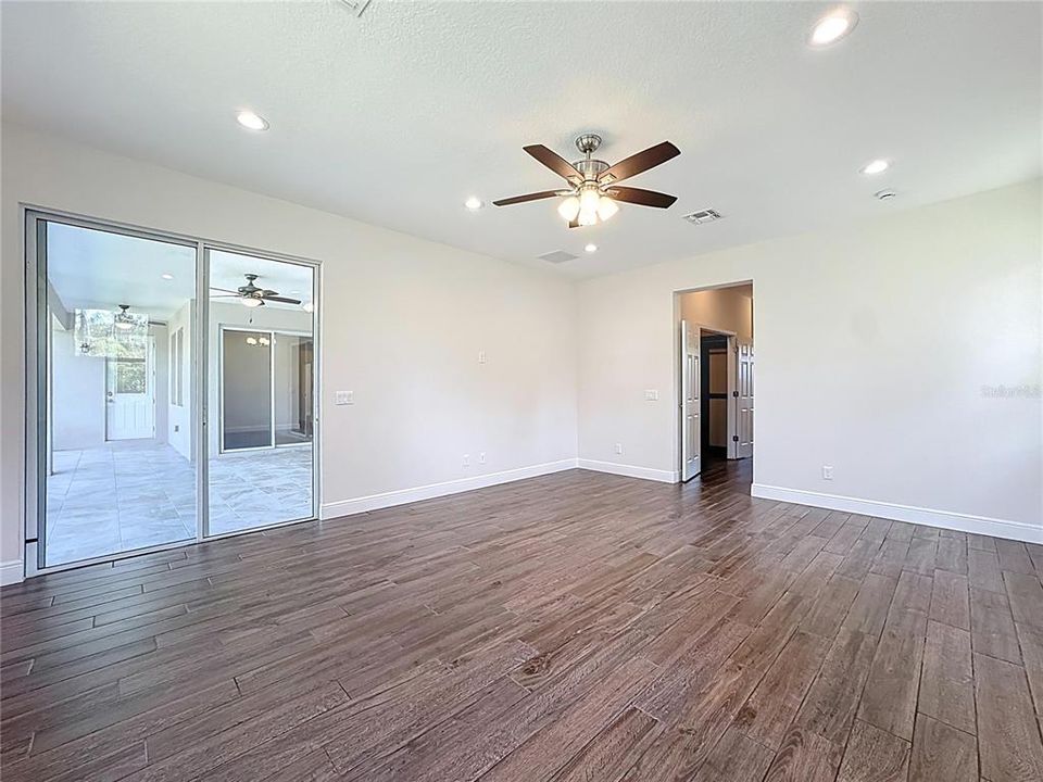 For Sale: $700,000 (4 beds, 3 baths, 2927 Square Feet)