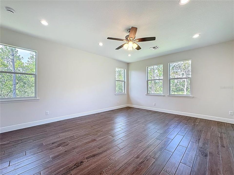 For Sale: $700,000 (4 beds, 3 baths, 2927 Square Feet)