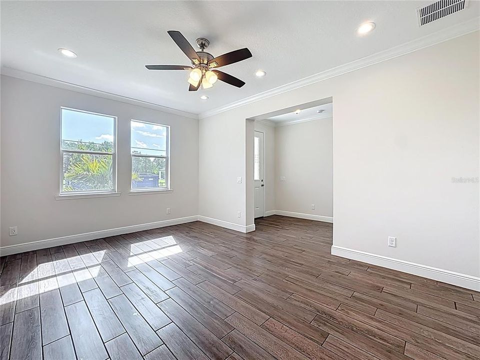 For Sale: $700,000 (4 beds, 3 baths, 2927 Square Feet)