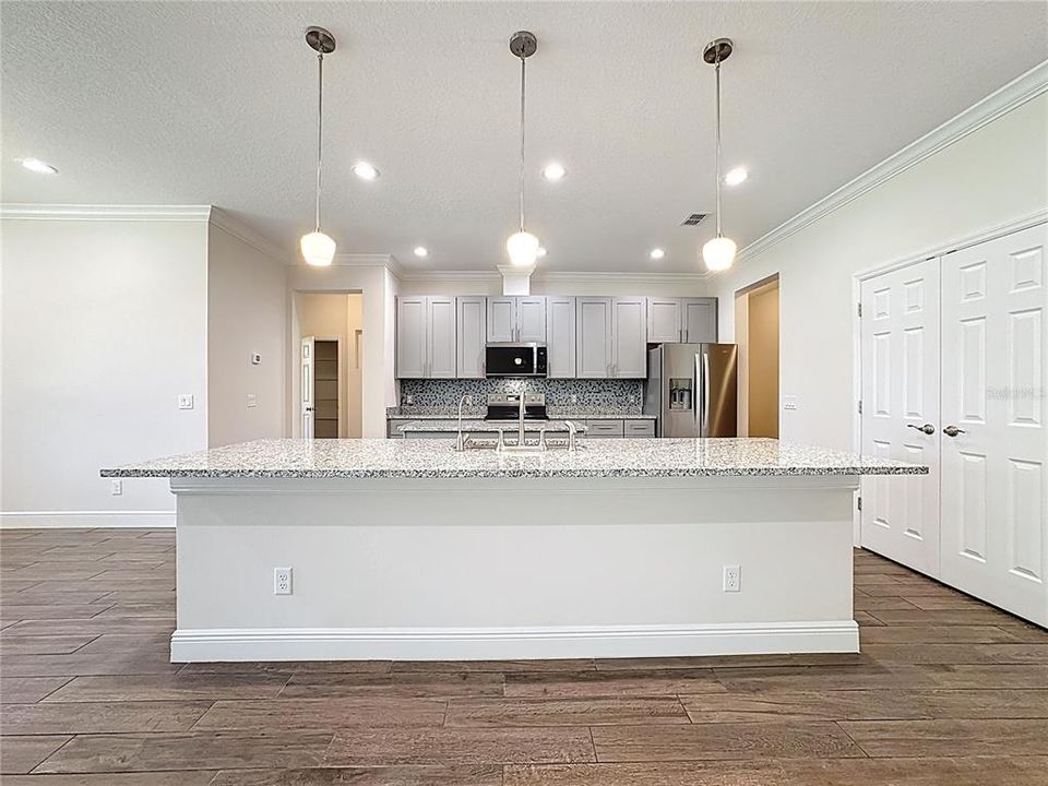 For Sale: $700,000 (4 beds, 3 baths, 2927 Square Feet)