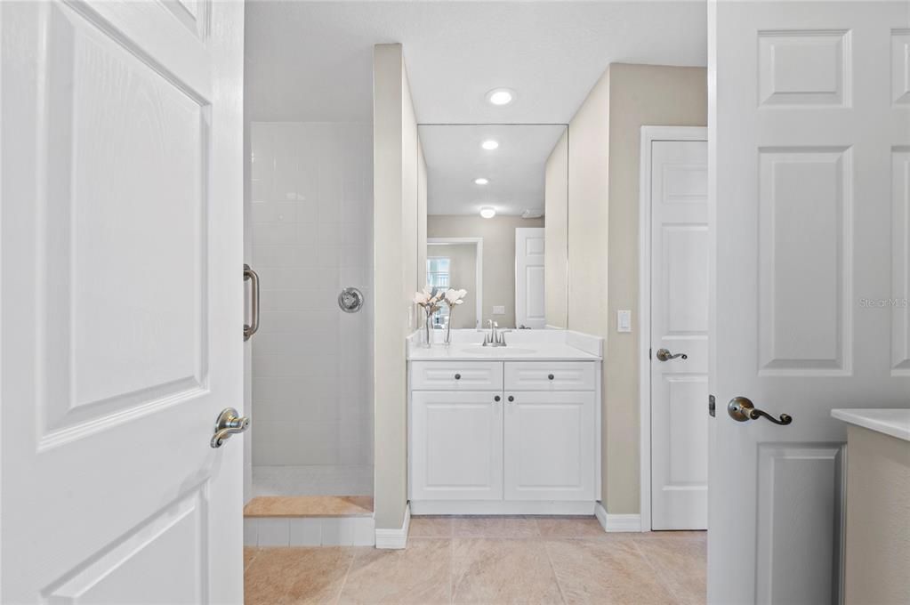 For Rent: $3,500 (3 beds, 3 baths, 2000 Square Feet)