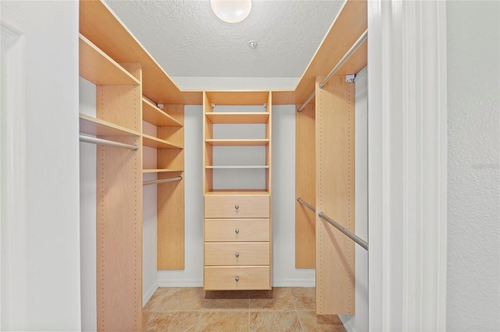 For Rent: $3,500 (3 beds, 3 baths, 2000 Square Feet)