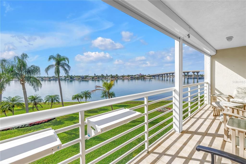 For Sale: $599,000 (2 beds, 2 baths, 1160 Square Feet)