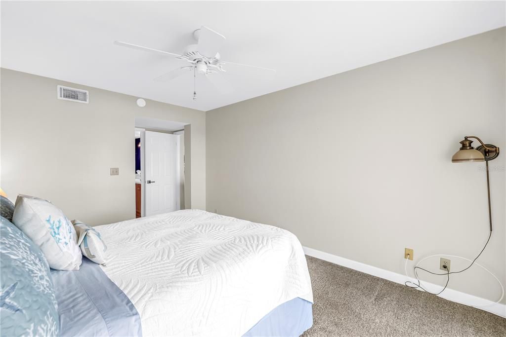 For Sale: $599,000 (2 beds, 2 baths, 1160 Square Feet)