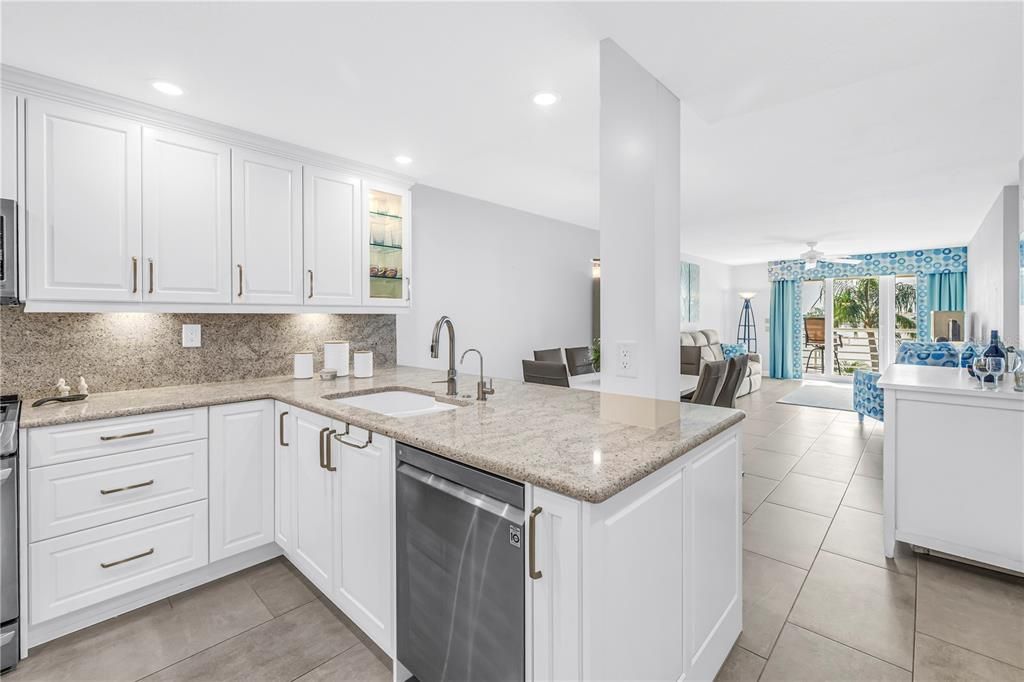 For Sale: $599,000 (2 beds, 2 baths, 1160 Square Feet)