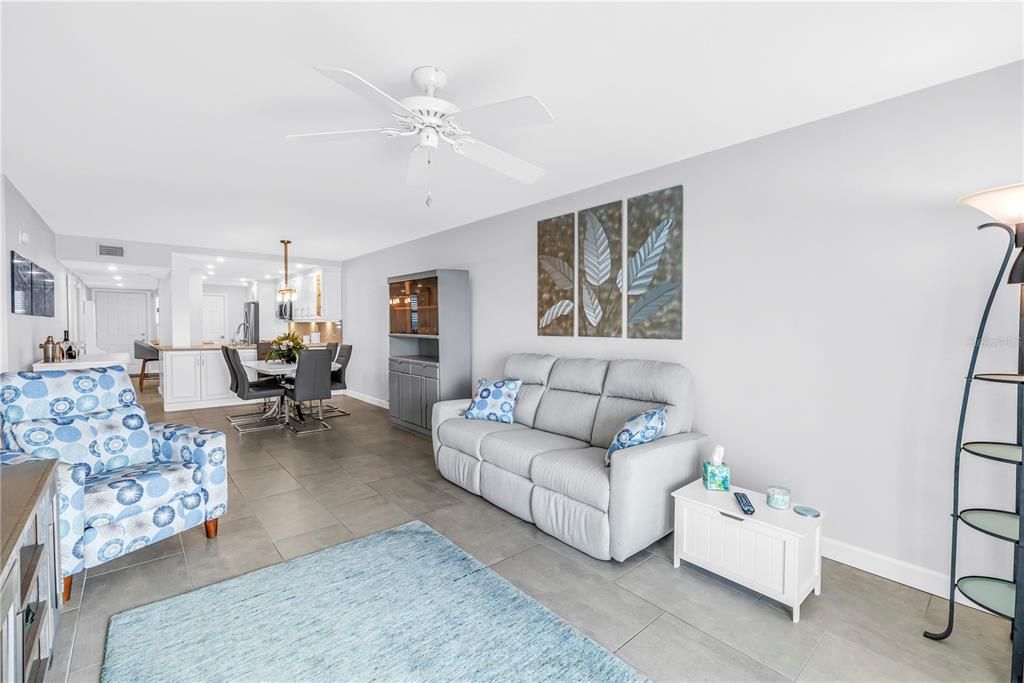 For Sale: $599,000 (2 beds, 2 baths, 1160 Square Feet)