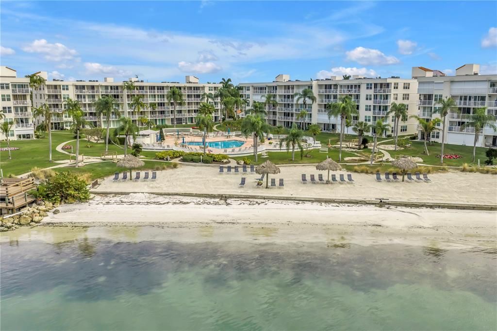 For Sale: $599,000 (2 beds, 2 baths, 1160 Square Feet)