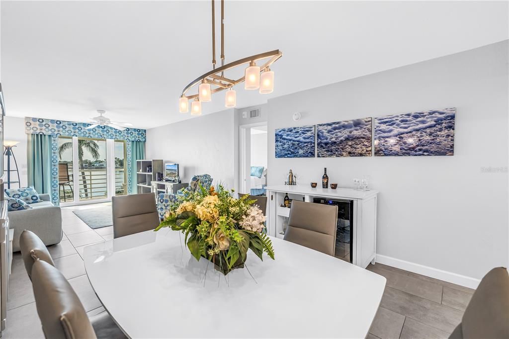 For Sale: $599,000 (2 beds, 2 baths, 1160 Square Feet)