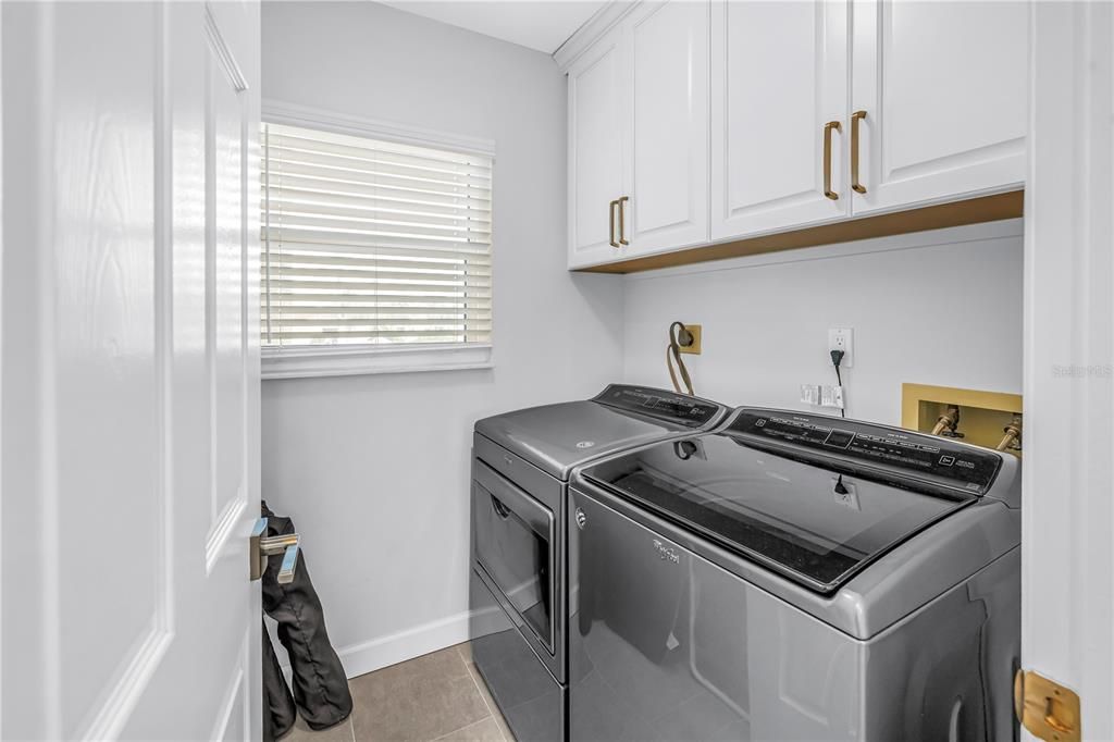 For Sale: $599,000 (2 beds, 2 baths, 1160 Square Feet)