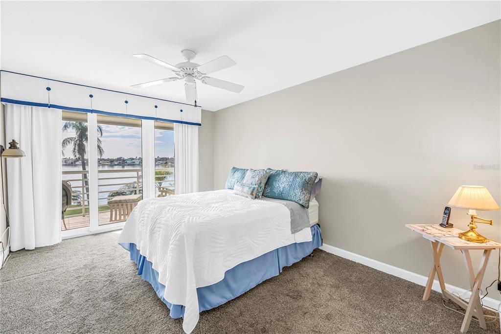 For Sale: $599,000 (2 beds, 2 baths, 1160 Square Feet)