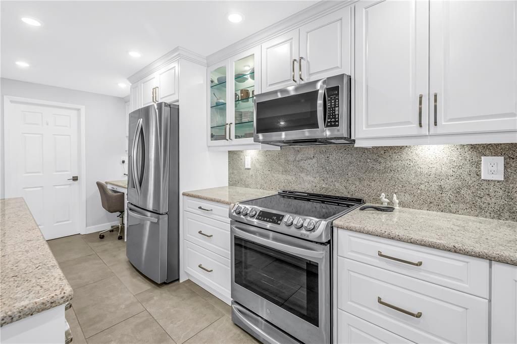 For Sale: $599,000 (2 beds, 2 baths, 1160 Square Feet)