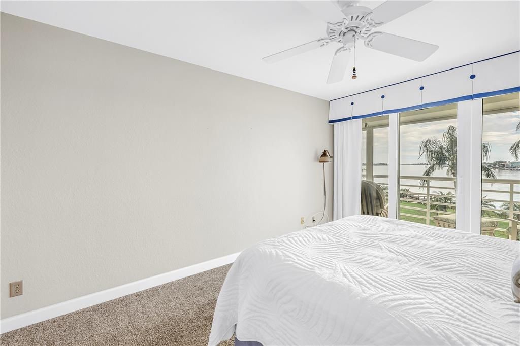 For Sale: $599,000 (2 beds, 2 baths, 1160 Square Feet)