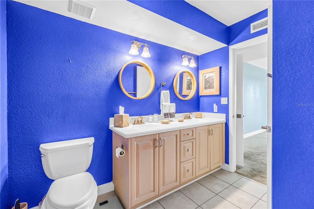 For Sale: $599,000 (2 beds, 2 baths, 1160 Square Feet)