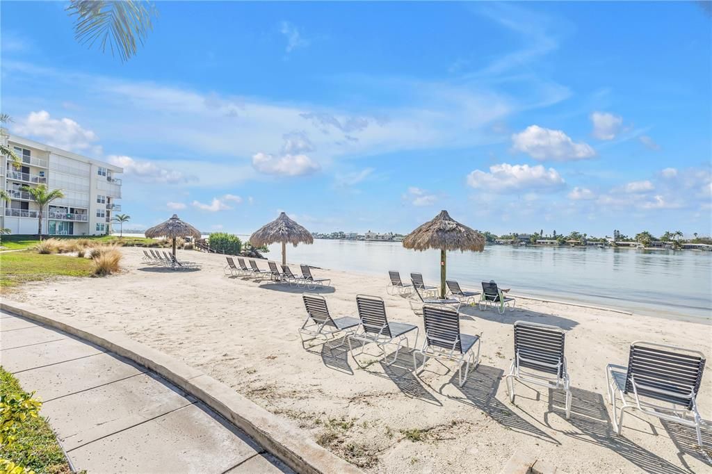 For Sale: $599,000 (2 beds, 2 baths, 1160 Square Feet)