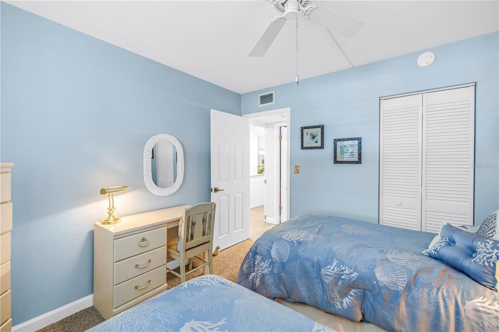 For Sale: $599,000 (2 beds, 2 baths, 1160 Square Feet)