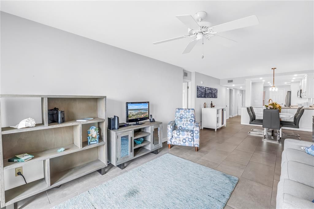 For Sale: $599,000 (2 beds, 2 baths, 1160 Square Feet)