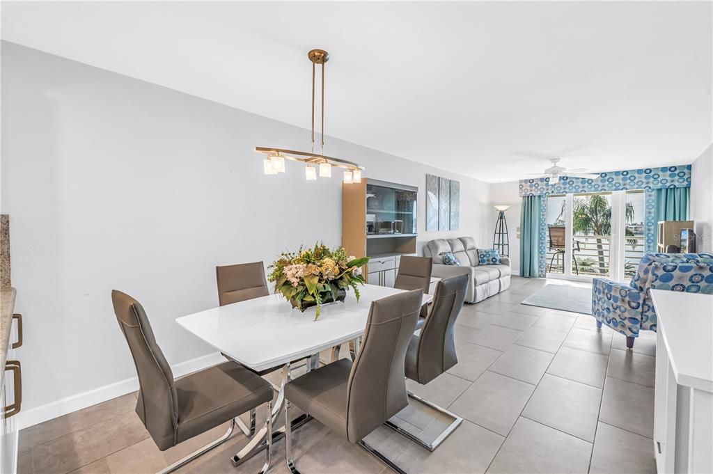 For Sale: $599,000 (2 beds, 2 baths, 1160 Square Feet)