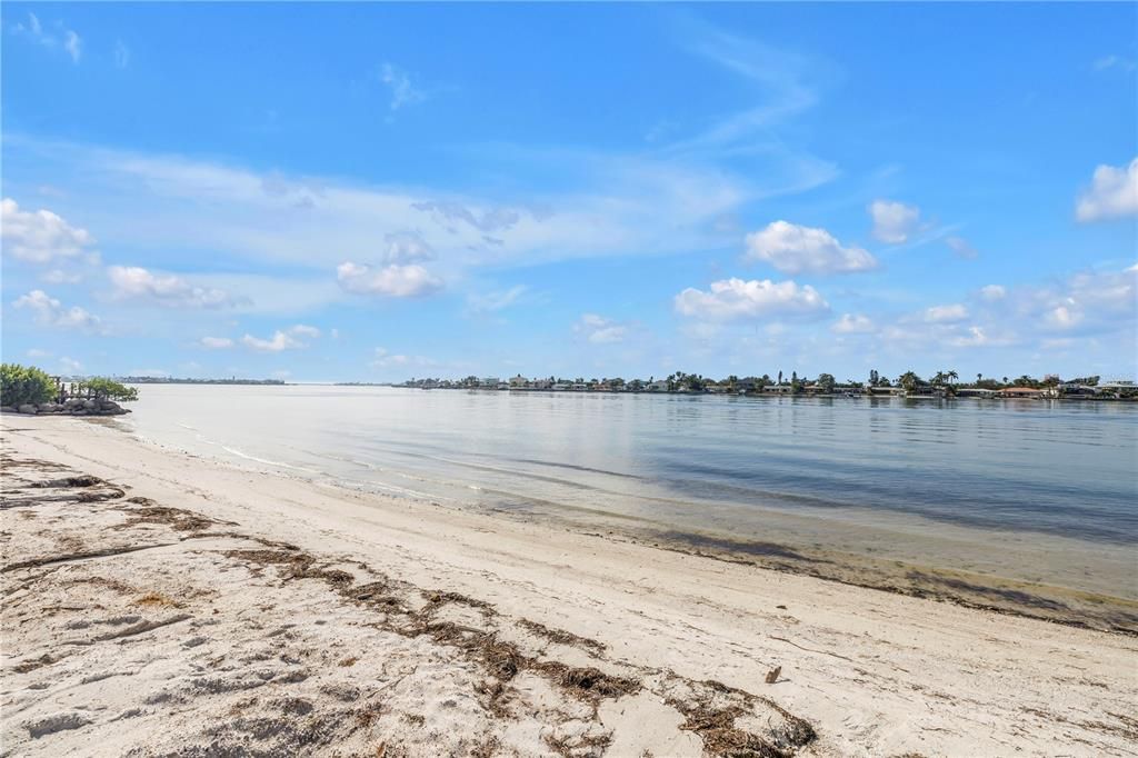 For Sale: $599,000 (2 beds, 2 baths, 1160 Square Feet)