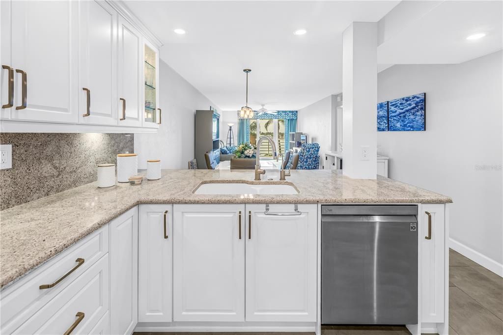 For Sale: $599,000 (2 beds, 2 baths, 1160 Square Feet)