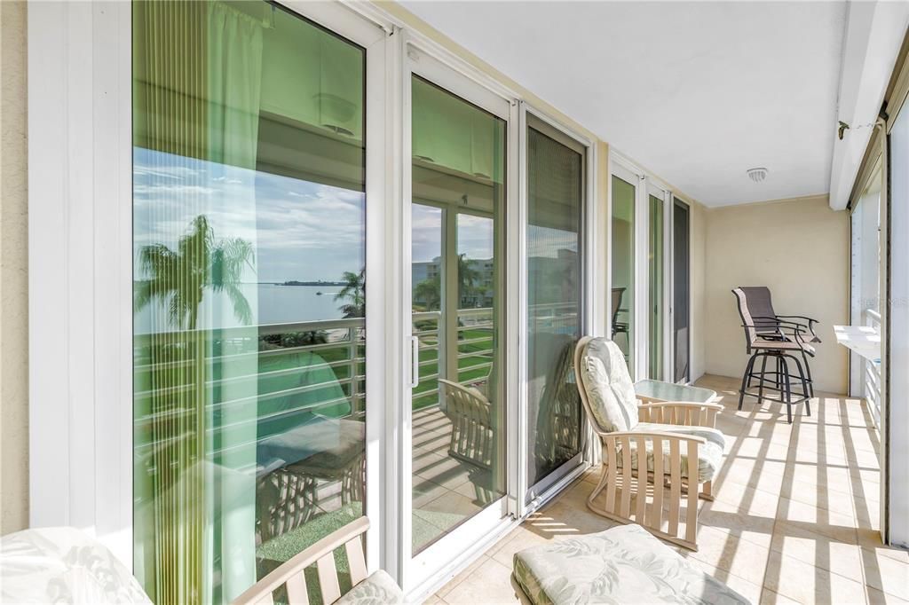 For Sale: $599,000 (2 beds, 2 baths, 1160 Square Feet)