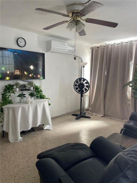 For Sale: $155,000 (5 beds, 3 baths, 1100 Square Feet)